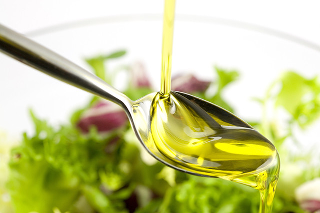 Aceiteensalada123rf 4534