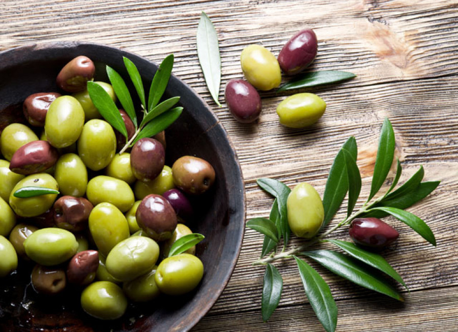 Aceitunasmesa123rf 4180