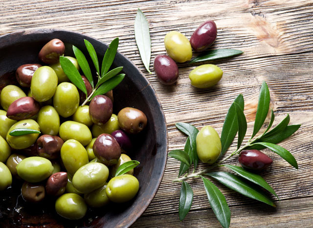 Aceitunasmesa123rf 4180