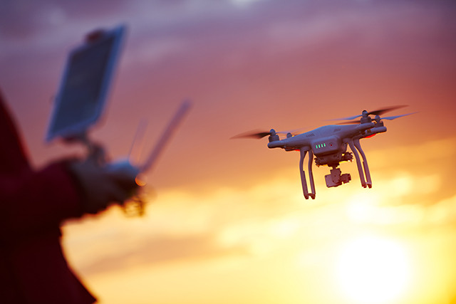 Drone piloto123rf 4006