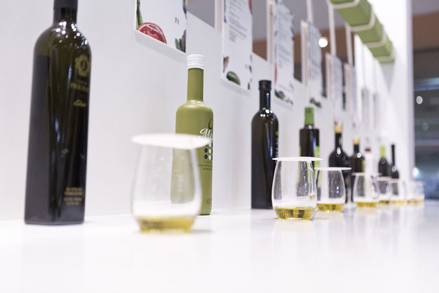 Oliveoilbar2 3990