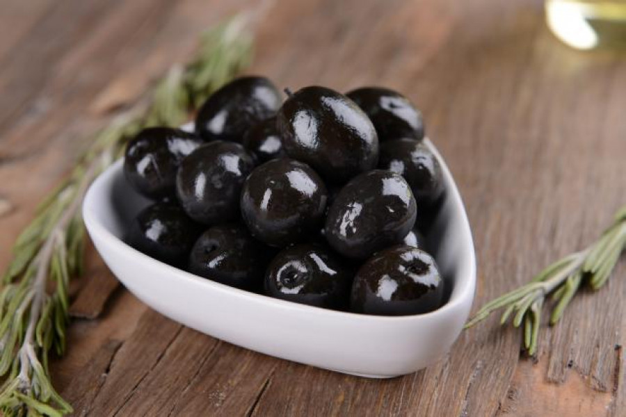 Aceitunasmesanegra123rf