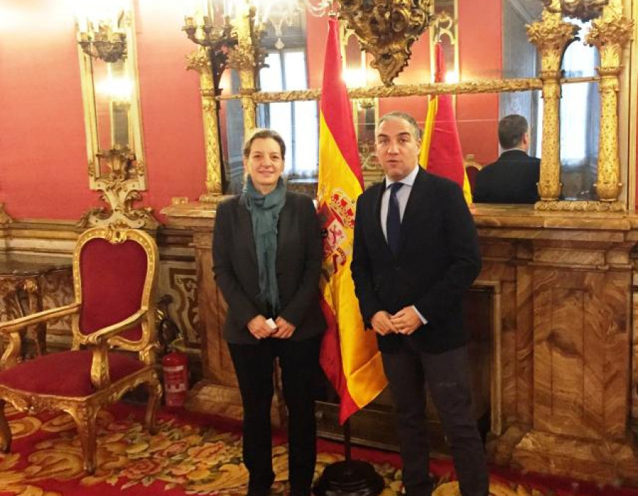 Elias bendodo. con ana salomon. en la embajada de espana en roma o