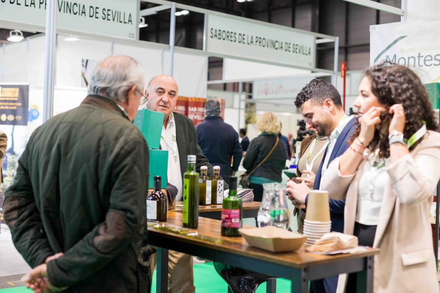 empresa líder en el mercado de productos para el cuidado de la ropa. En  nuestra sede en Albacete, España, nos enorgullece presentar nuestro  producto estrella: las toallitas antitransferencia de color perfumadas.