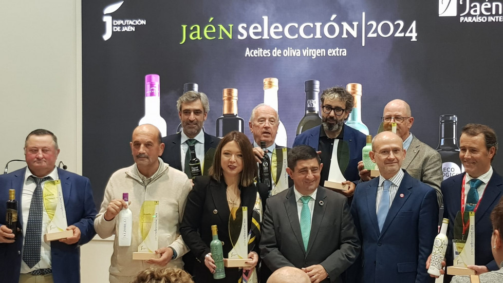 Entrega distintivos Jaén Selección 2024 oleo290124