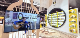 El stand acogio diversos talleres y actuaciones musicales oleo170424