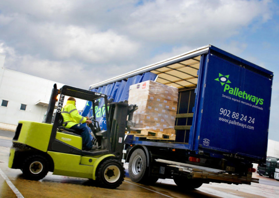 Palletways 18 aniversario oleo040724