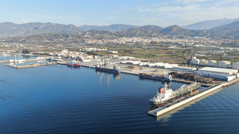 Puerto Motril graneles liquidos oleo020725