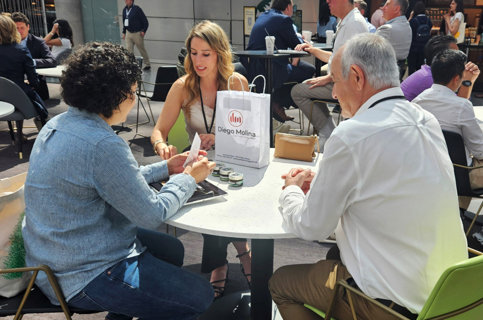 Andalucia trade fancy show NY oleo090725